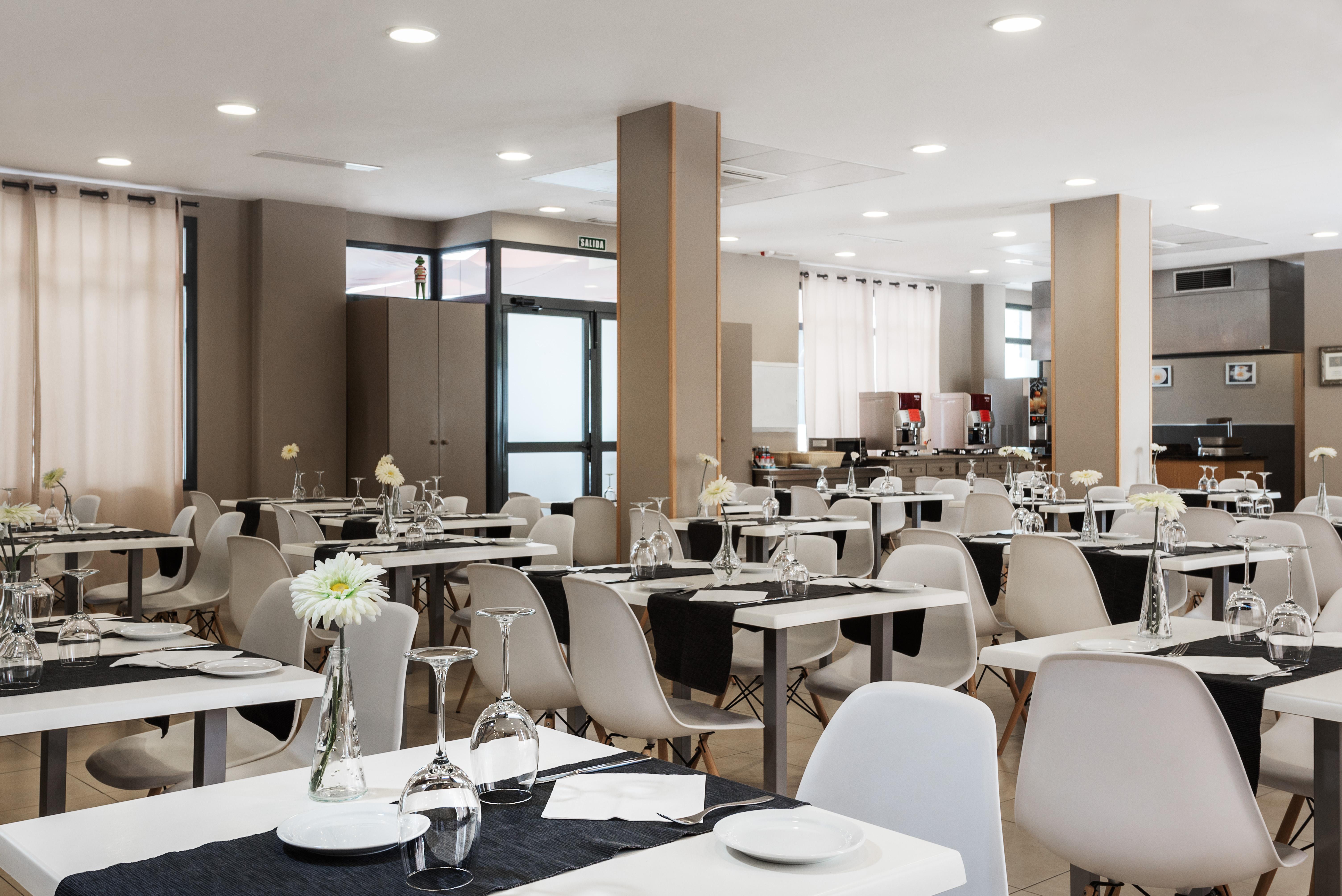 פואנגירולה Hotel Mainare Playa מראה חיצוני תמונה